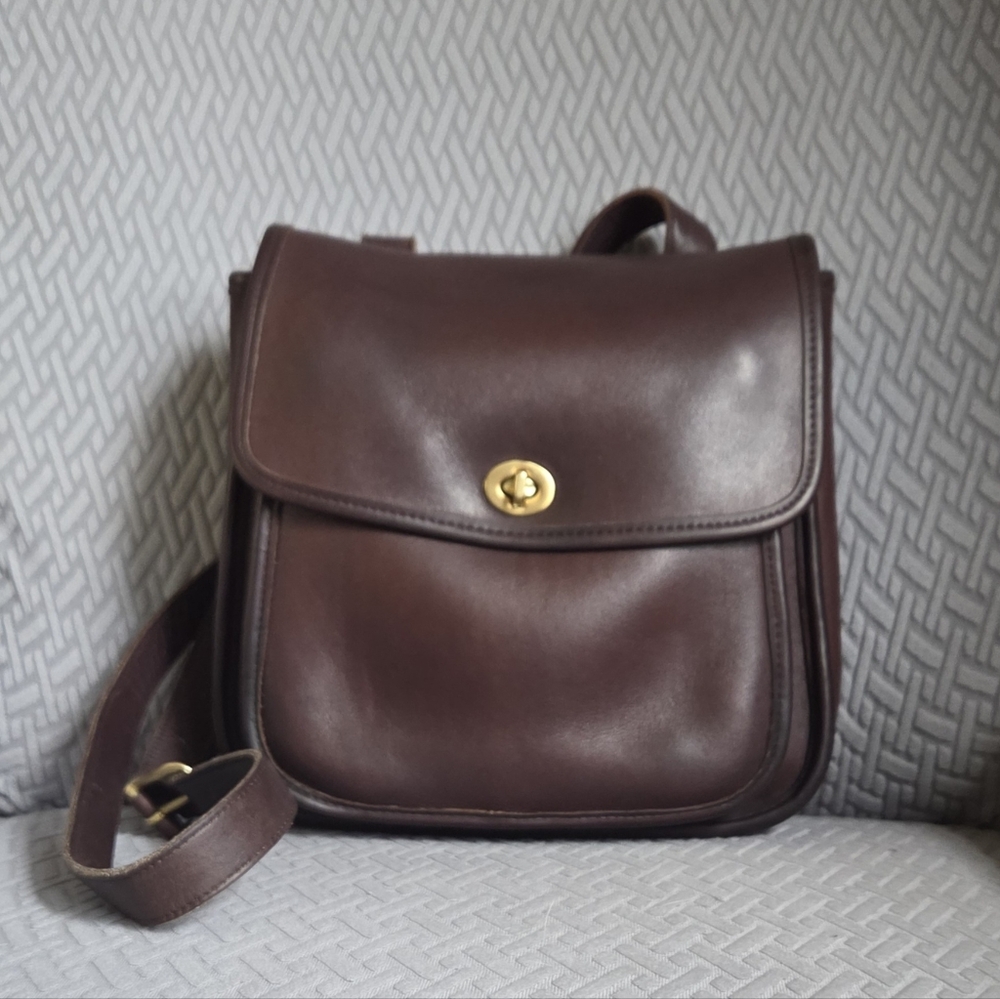 ****SOLD****                Vintage COACH sidepack Mahogany